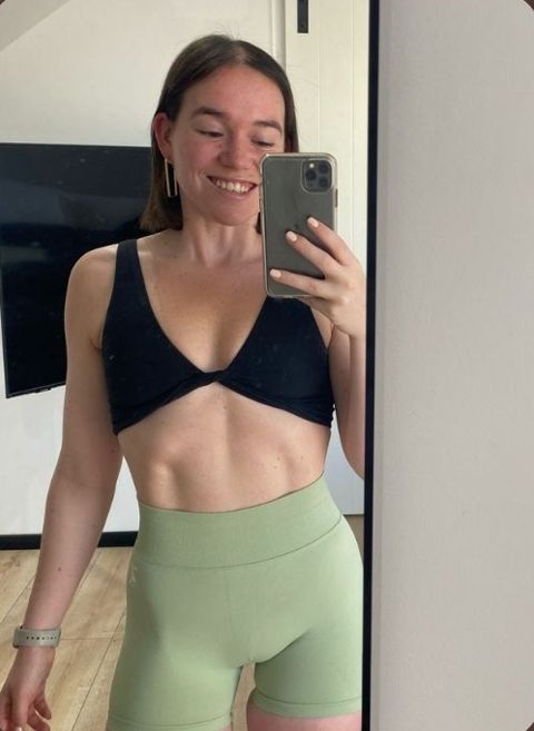 שיר, מתאמנת בליווי