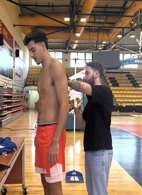 ספורטאי כדורסל מקצוען בליווי טל ביטון